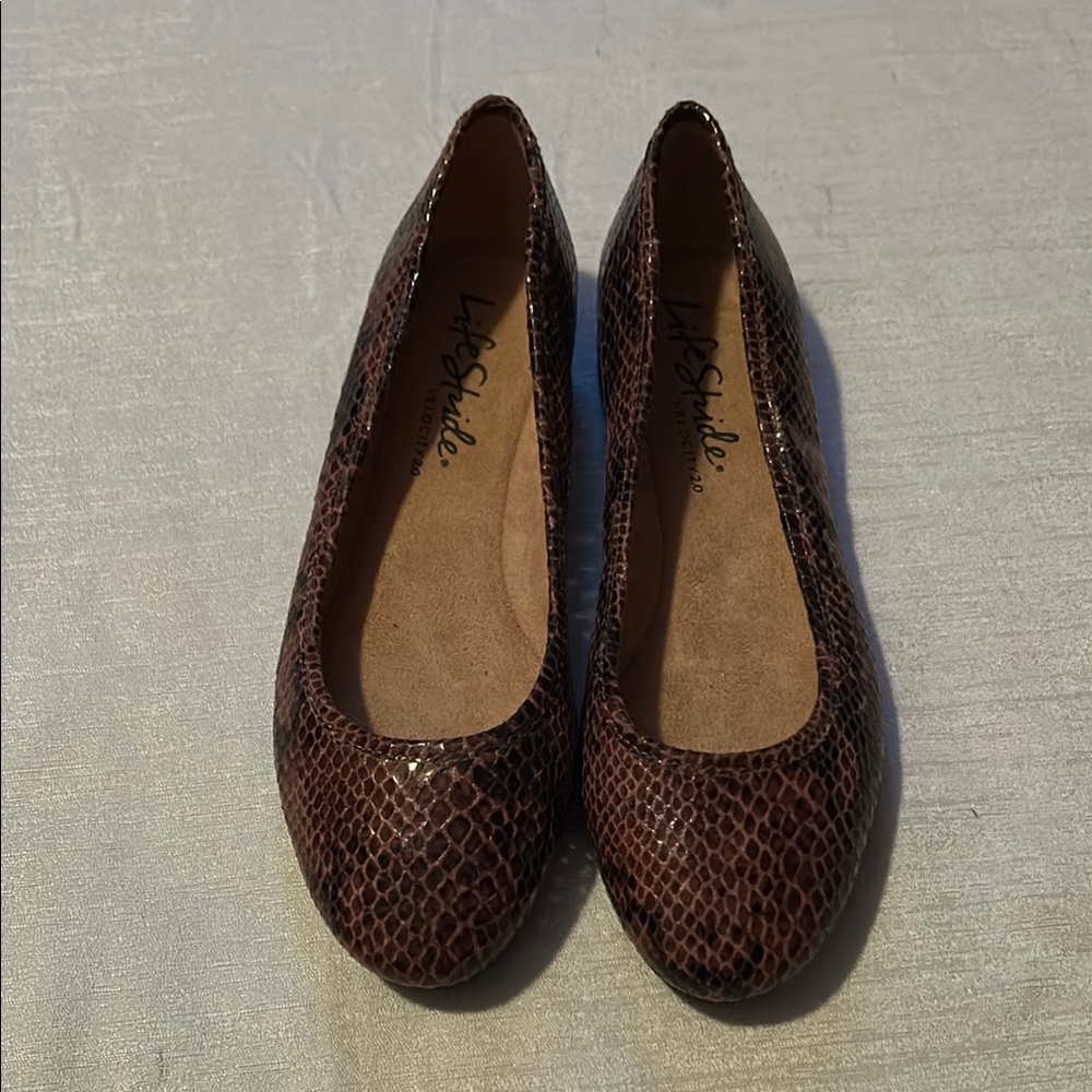 Life Stride Women's Brown Flats